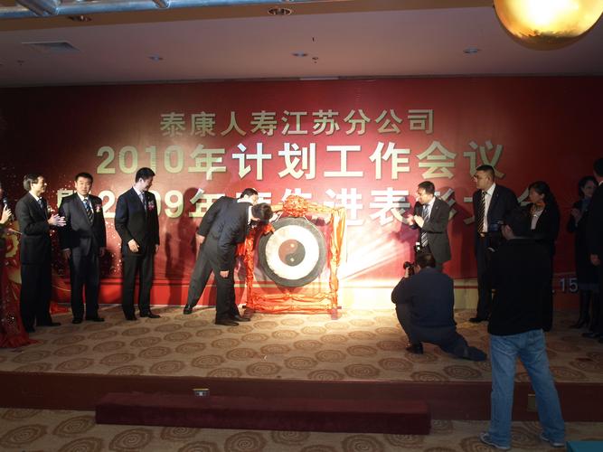 以专业从事商务公关策划,庆典服务,大,中,小型文艺演出,礼仪模特经纪